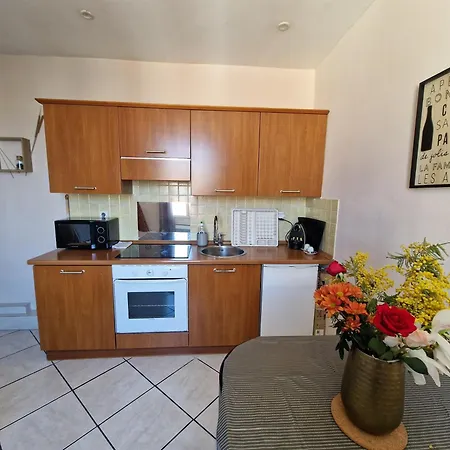 Le - Place Massena *